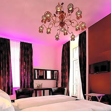 Apart Otel Am Munzplatz 3*